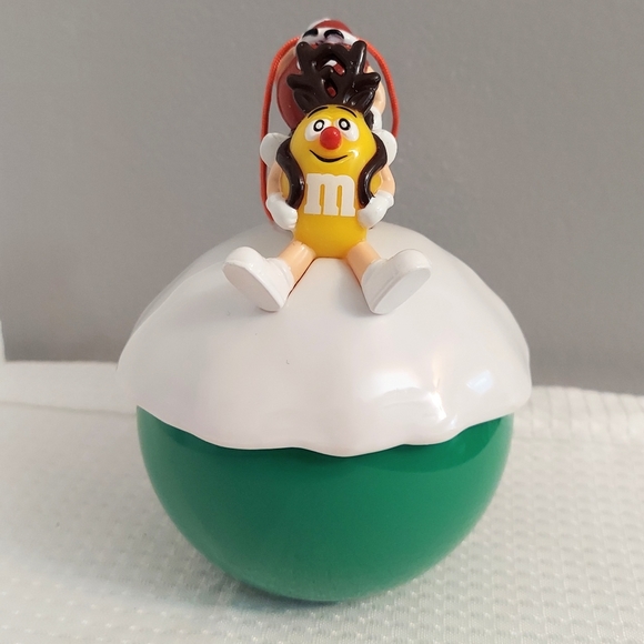 Green M&M Snowball Ornament Candy Container Sleigh Christmas Collectible - Picture 3 of 9